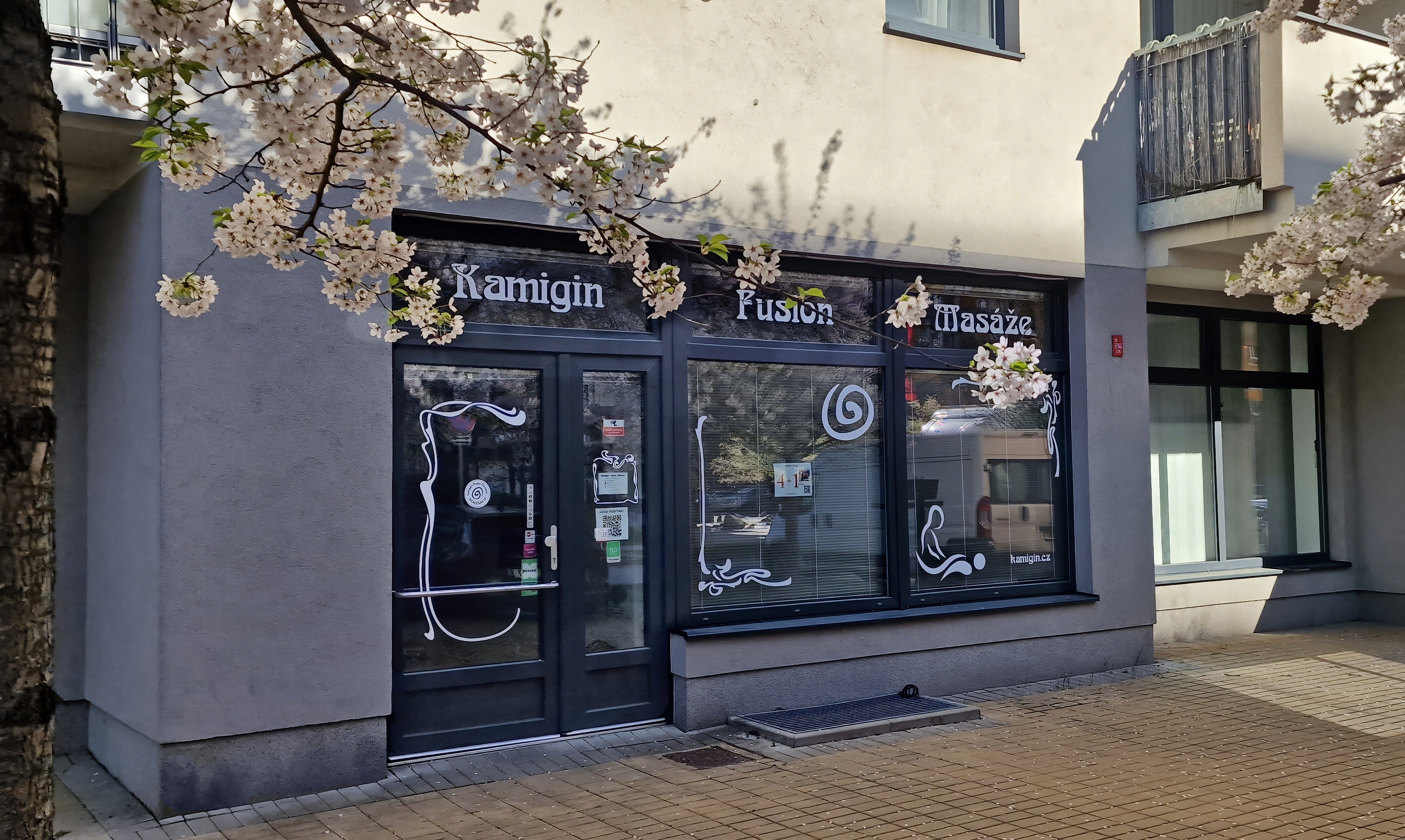 Kamigin Fusion Masáže – exteriér salonu Pod Harfou